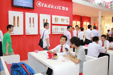 2.搜（sōu）狐家居記者采訪營銷中心總監劉（liú）冠賢先生.jpg