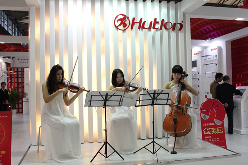 展館裏弦樂表演