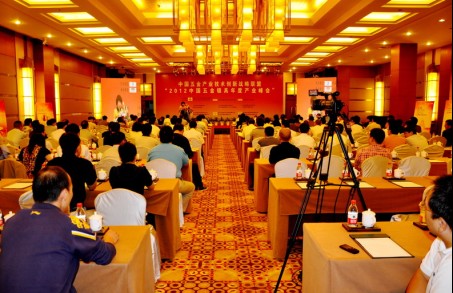 陳董受邀參加2012中國五金鎖具(jù)年度產業峰會並做專題(tí)演講