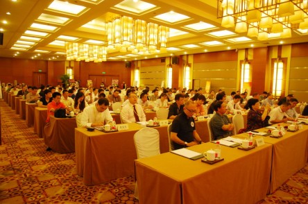 陳董受邀參加2012中國五金鎖具年度產業峰會並做專題演講