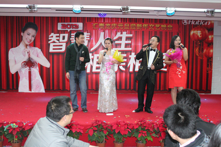 八哥影院2013年元旦晚會溫（wēn）馨（xīn）舉辦