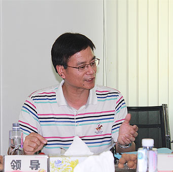 裏水鎮黨（dǎng）委何宏圖鎮長