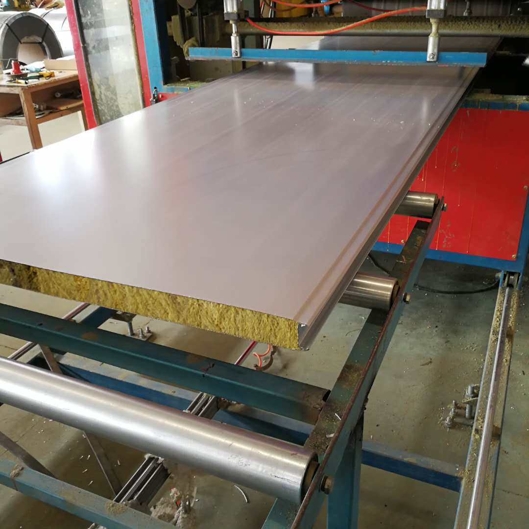 岩（yán）棉夾芯（xīn）板（bǎn）